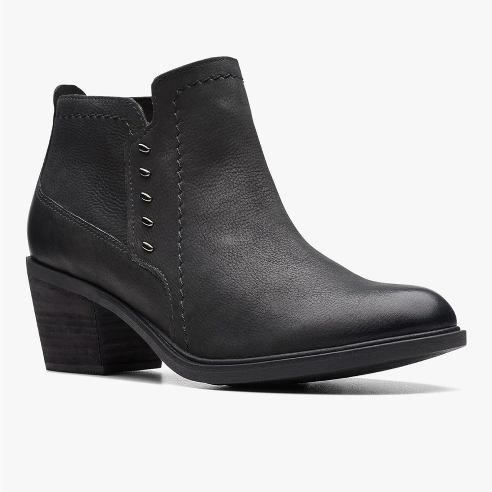 Clarks Neva Lo Black Leather Ankle Booties | Size 10
